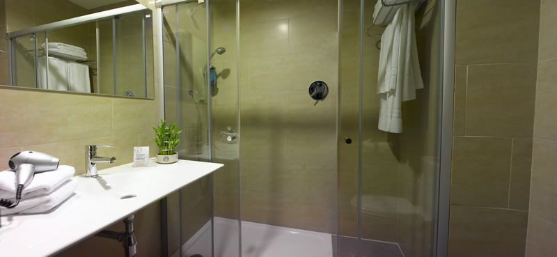 Double room — bathroom