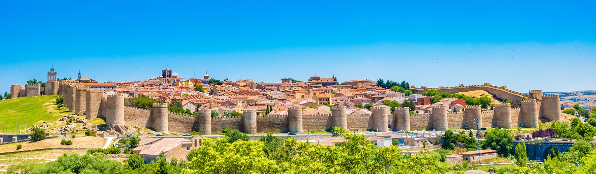 The medieval walls of Ávila — Hotel H2 Ávila