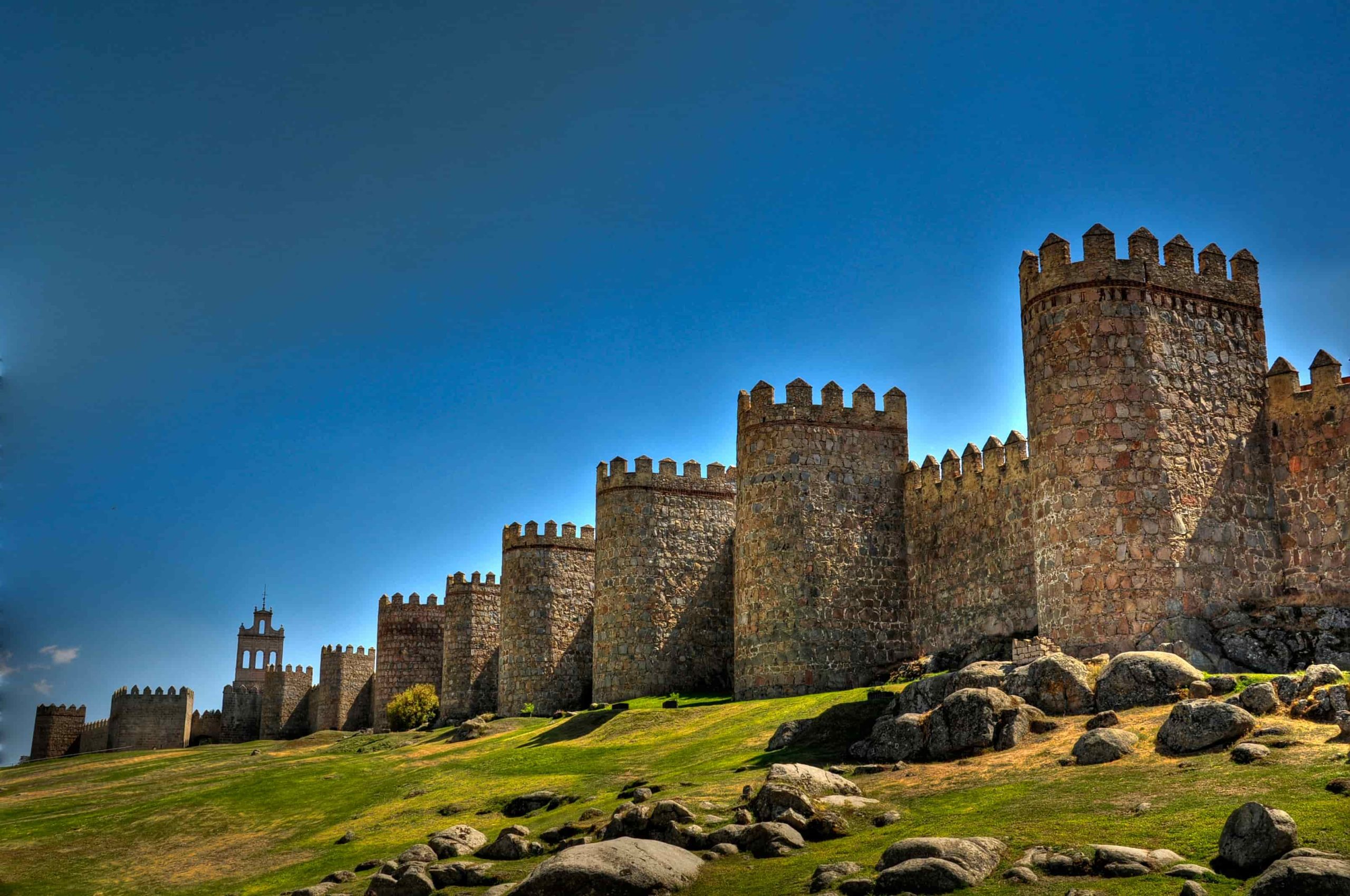 The medieval walls of Ávila — Hotel H2 Ávila