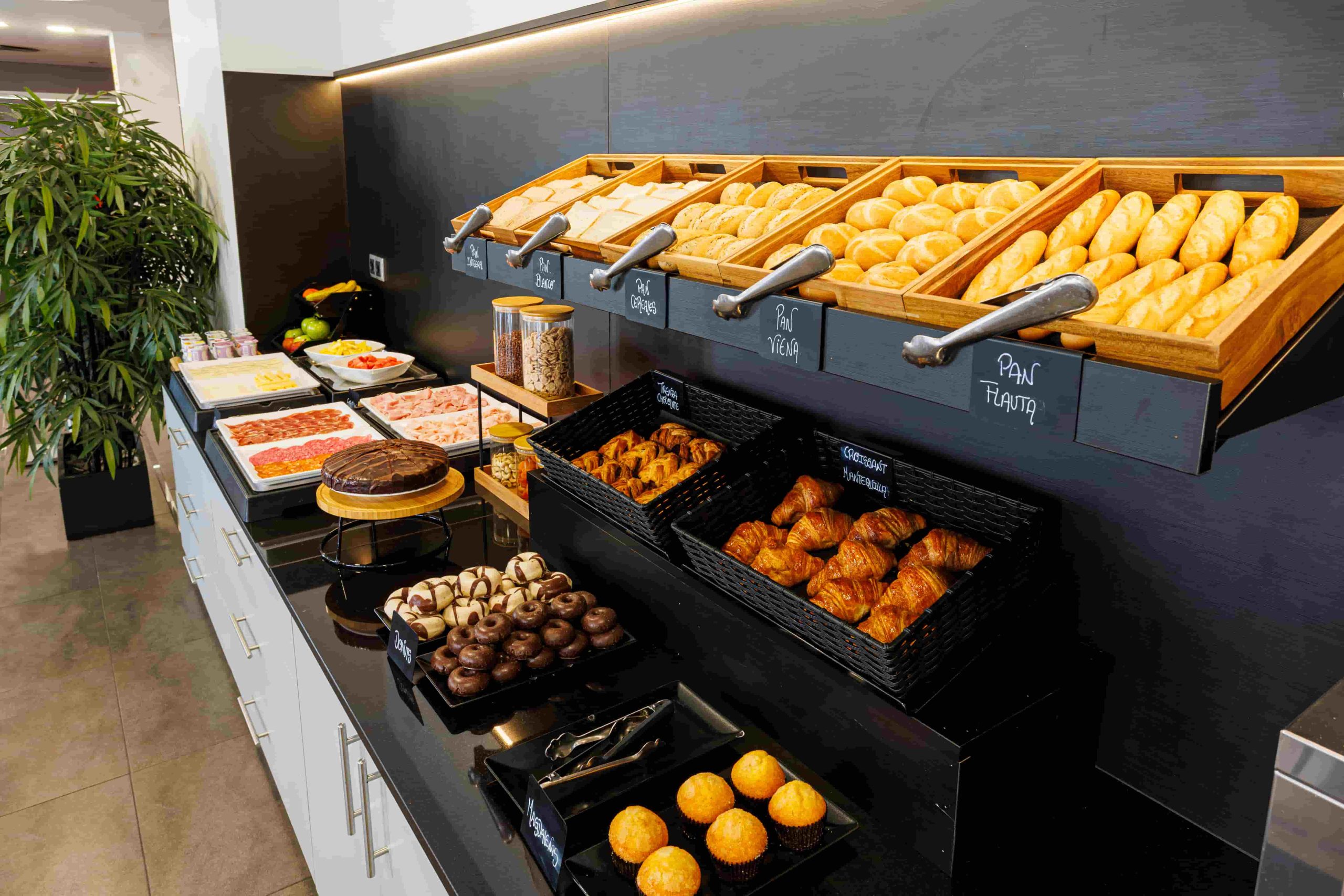 Breakfast buffet — Hotel H2 Ávila